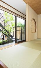 窓を開けると桂の木が現(xiàn)れる。